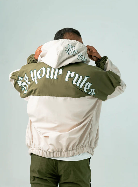 CHAQUETA BE IMPERMEABLE VERDE MILITAR