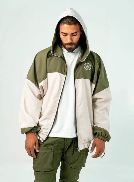 CHAQUETA BE IMPERMEABLE VERDE MILITAR