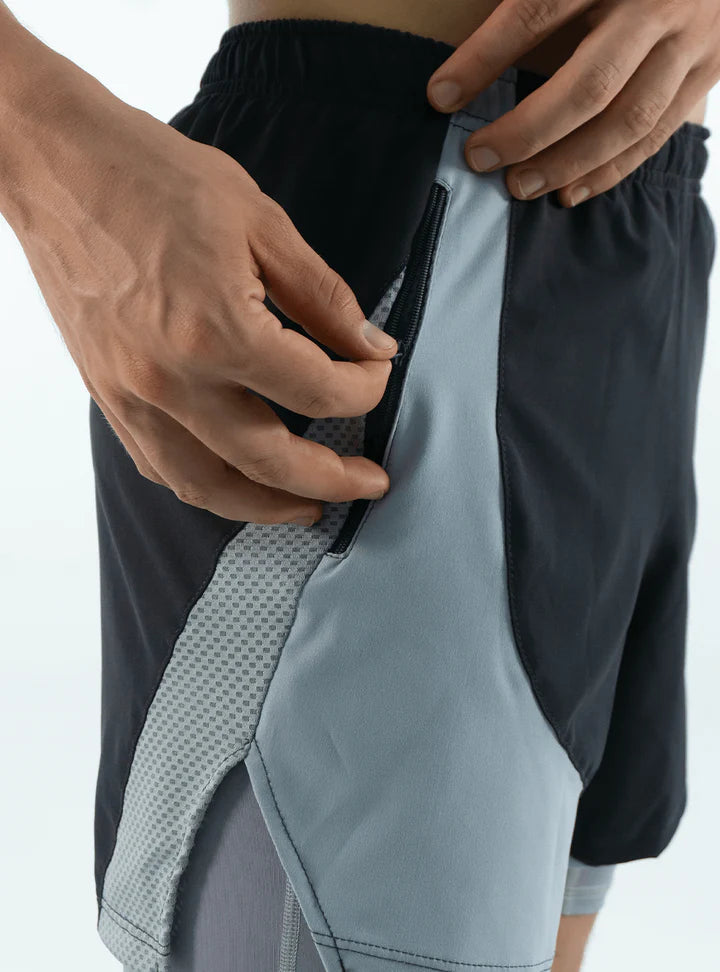 SHORT CON LICRA RUNNING GRIS OSCURO 2.0