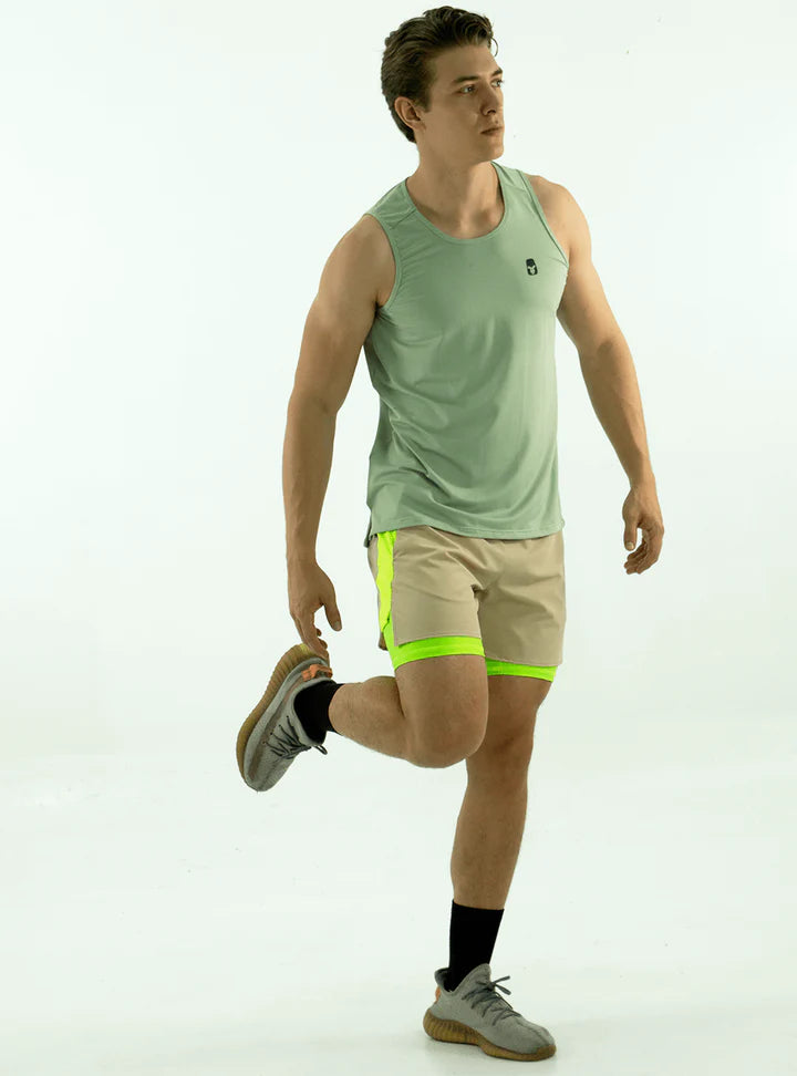 SHORT CON LICRA RUNNIN BEIGE-VERDE NEON