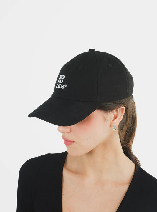 Essential Cap Negra W