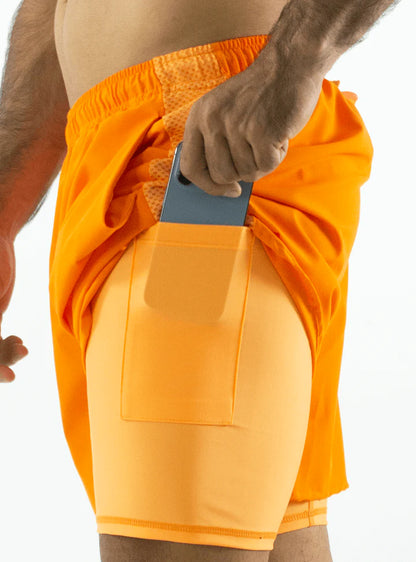SHORT CON LICRA RUNNING NARANJA